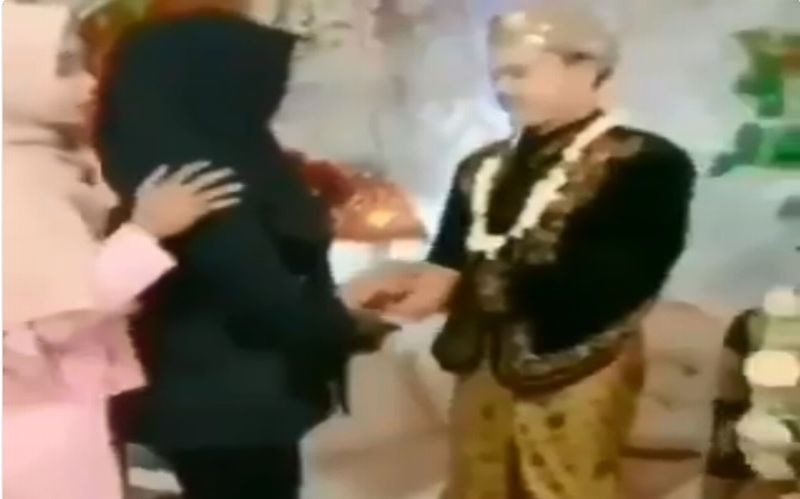 Viral Datang ke Nikahan Mantan Judes Banget, Netizen: Kok Pakai Baju ke Pasar!