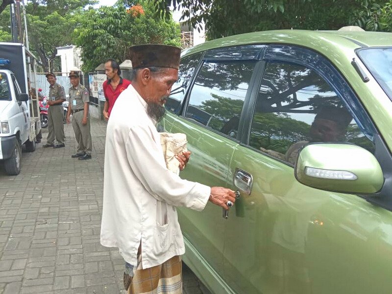 Kepala Satpol PP Bogor Jawab Viral Foto Pengemis Miliki Mobil