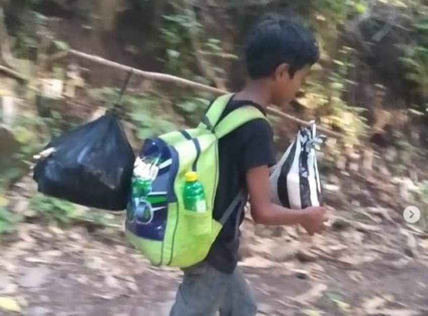 Demi Mengikuti Ujian Pemantapan, Bocah SD ini Jalan Kaki 3 Jam dengan Berbekal Jagung