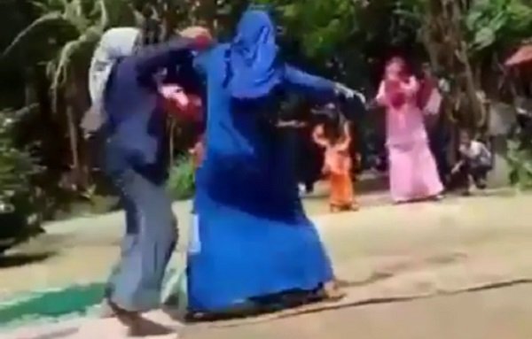 Viral Video UFC 'Ukhti Fighting Championship', Netizen: Astaghfirullah, Ya Udah Lanjutin!