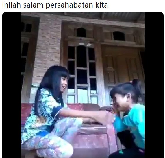 Video Viral Bocah Kejedot Nabrak Sofa, Netizen: Ngakak Sampai Otakku Kejang-kejang!