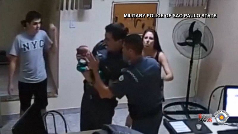 Aksi Heroik Polisi Brasil Selamatkan Bayi yang Nyaris Mati Tersedak Viral di Medos