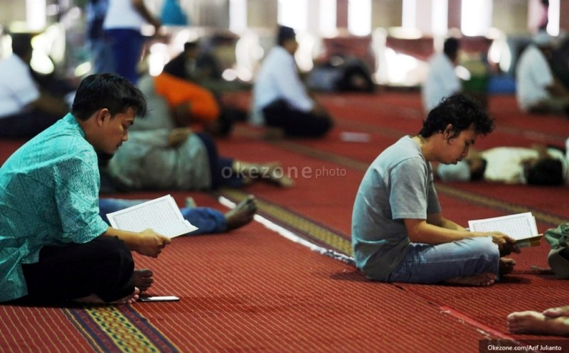 Viral Video Ular Masuk ke Sarung Pak Ustadz, Bikin Heboh Pengajian!