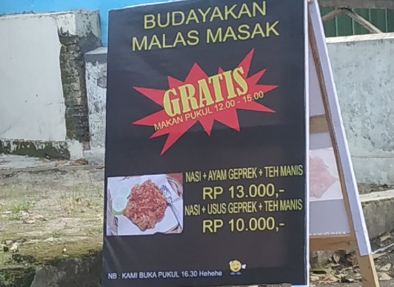 Kelewat Kreatif, Warung Ayam Geprek di Malang Bikin Netizen Emosi