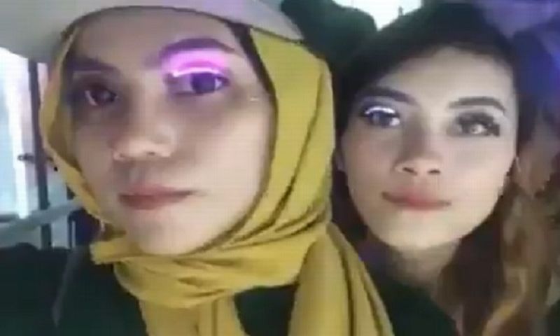 Viral Bulu Mata Menyala seperti Lampu Disko, Gak Takut Kesetrum?