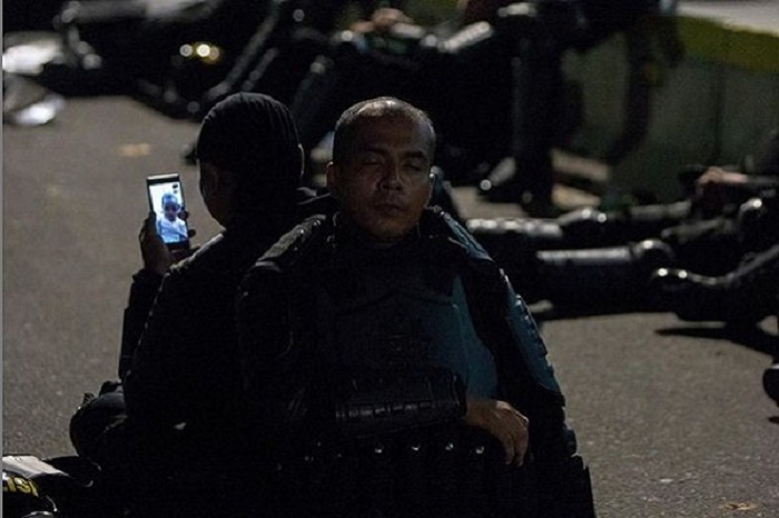 Fotografer di Balik Viralnya Foto Polisi Video Call Anak saat Amankan Aksi 22 Mei