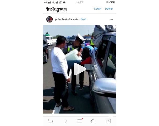 Aksi Polisi Carikan Bensin bagi Pemudik Viral