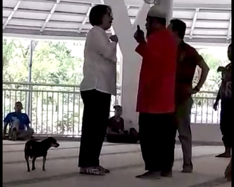 Viral Wanita di Bogor Marah-Marah Sambil Bawa Anjing ke Dalam Masjid