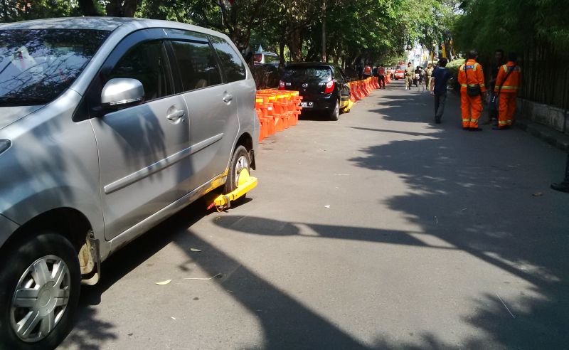 Viral Banyak Mobil Digembok Akibat Parkir Sembarangan Depan SGM