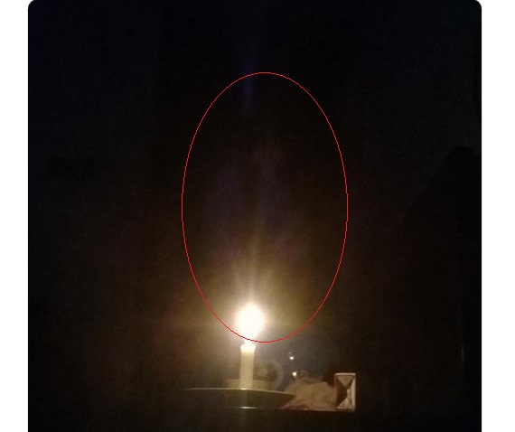 Mati Lampu, Hantu di Rumah Perempuan Ini Menampakkan Wujudnya, Fotonya Viral!