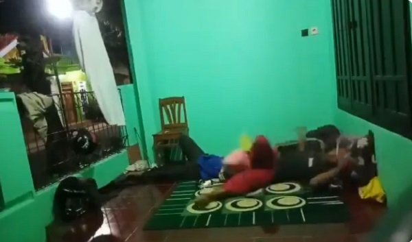 Viral Video Prank Pocong, Reaksi Pemuda Ini Bikin Netizen Gak Berhenti Ngakak!