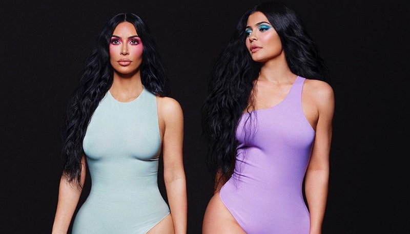 Heboh di Medsos, Kim Kardashian Punya 6 Jari Kaki?