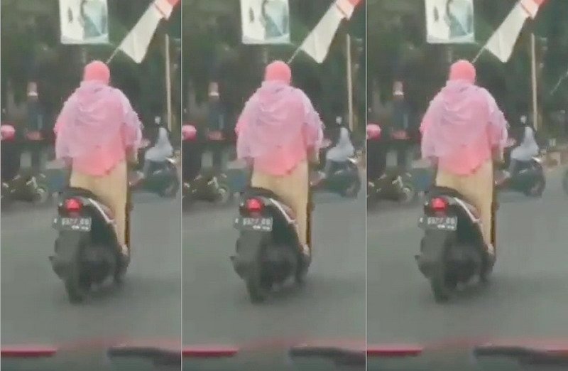 Viral Aksi Emak-Emak Kendarai Motor Sambil Berdiri