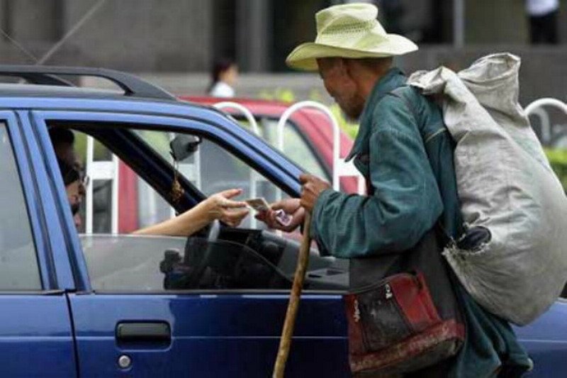 Heboh Pengemis Bawa Uang Puluhan Juta dalam Kantong Plastik