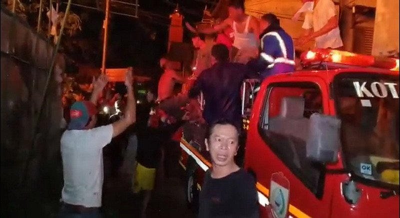 Viral Kaca Mobil Pemadam Kebakaran Dirusak Warga