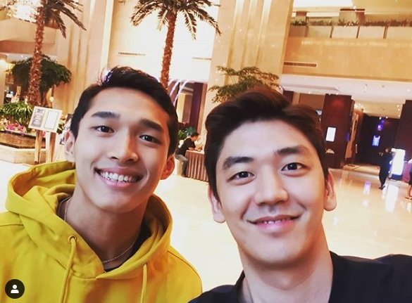 Selfie Bareng, Jonatan dan Lee Yong Dae Bikin Netizen Kelepek-Kelepek