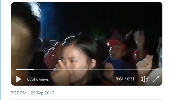 Cewek Cantik Nangis Tersedu-sedu di Konser Didi Kempot, Aksinya Viral di Medsos