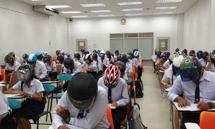 Viral Mahasiswa Thailand Gunakan Helm Saat Ujian, Ini Alasannya