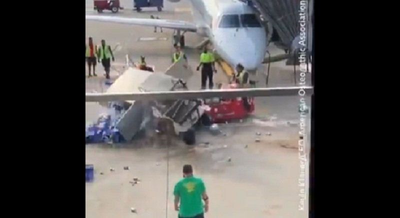 Viral, Mobil Pengangkut Makanan di Bandara Berputar Tak Terkendali