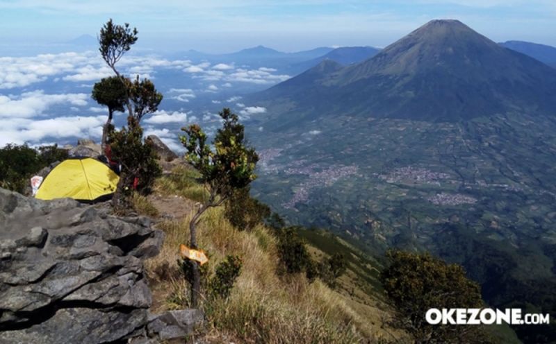 Menguak Pesan di Balik Fenomena Awan Caping Gunung Merbabu yang Sempat Viral