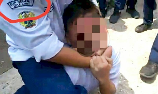 Viral! Murid SMP di Jambi Adu Jotos