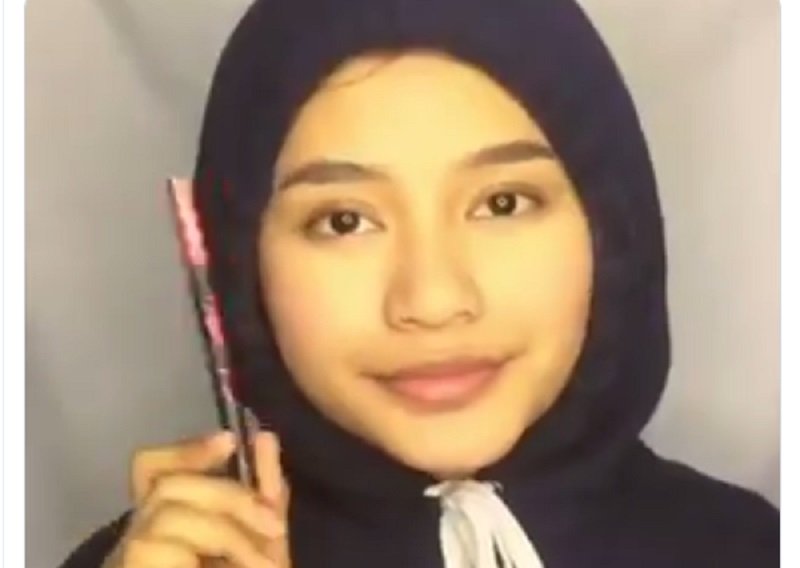 Viral Tutorial Makeup untuk Rebahan, Netizen: Mau Aku Hujat, Tapi Cantik!