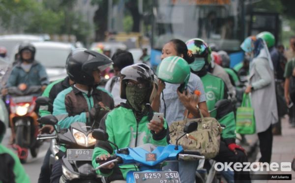 5 Aksi Viral Pengemudi Ojol, Ada yang Beri Jaketnya pada Remaja Bugil