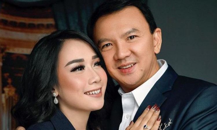 Heboh! Foto Puput Gendong Bayi, Istri Ahok Sudah Melahirkan?