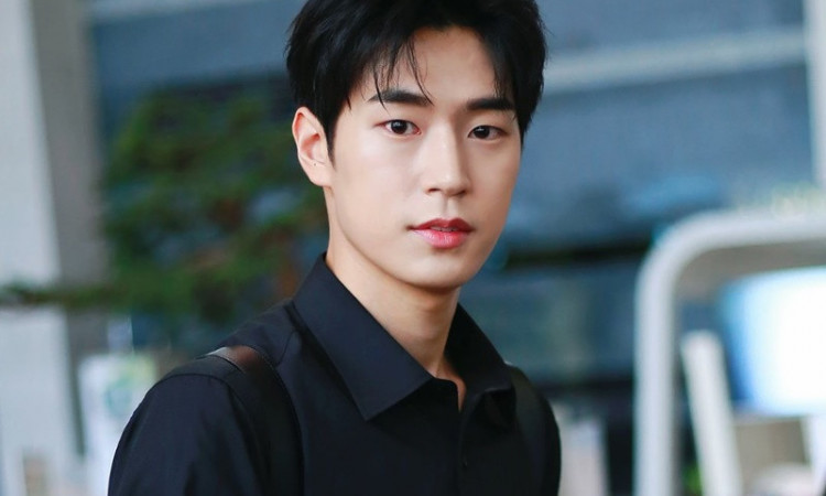 Disebut Punya Aura Aktor Daripada Idol K-Pop, Member Boy Group KNK Ini Curi Perhatian Netizen