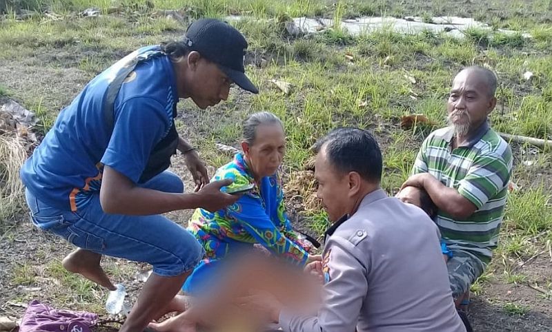 Viral Polisi di Bojonegoro Bantu Warga Melahirkan di Tengah Hutan