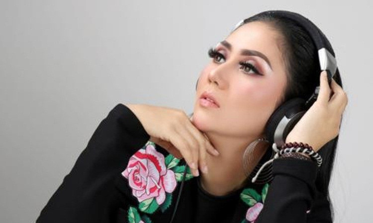 Heboh! Pedangdut Cantik ini Lakukan Percobaan Bunuh Diri di Instagram