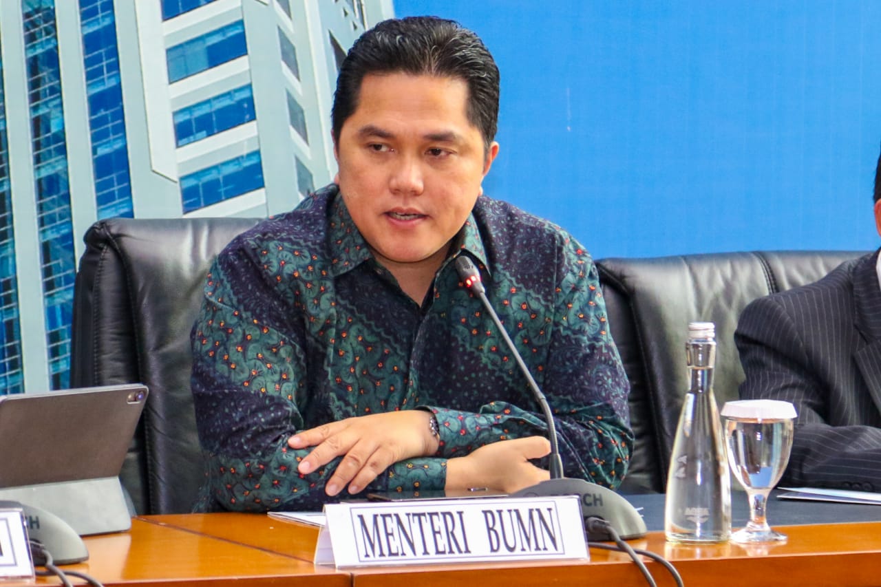 Viral Tagar Menteri BUMN, Netizen: Salut Bang Erick