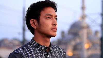 Beragama Islam, tapi 4 Artis Ini Bersuka Cita Merayakan Natal, Kok Bisa?