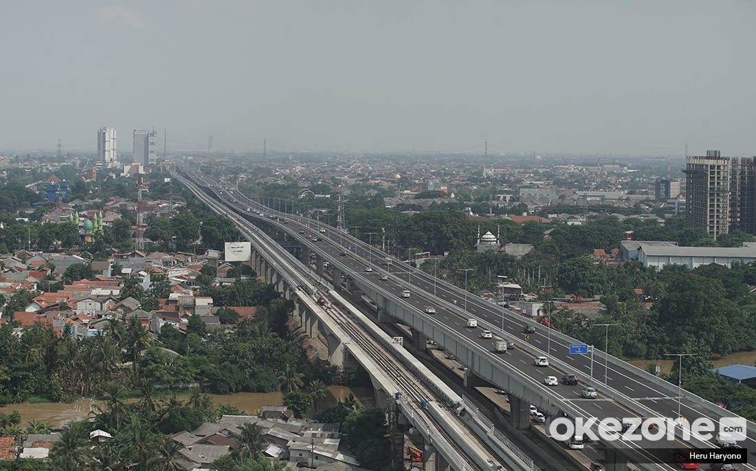 Fakta Video Viral di Tol Layang Japek, Buang Air Kecil Sembarangan!