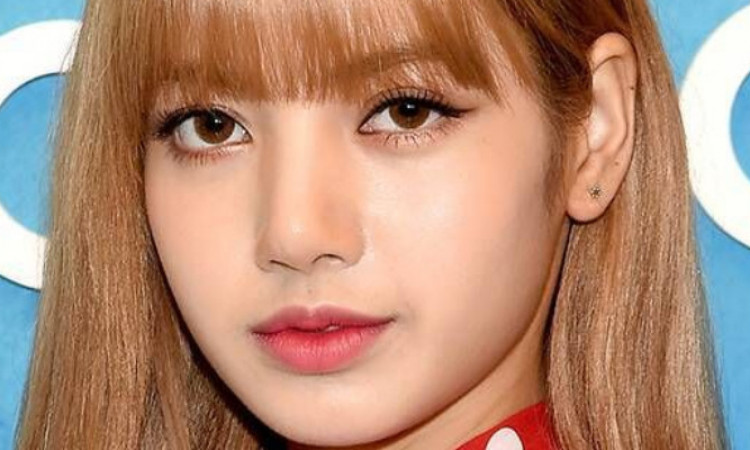 Jarang Perlihatkan Dahi, Dandanan Lisa BLACKPINK Tanpa Poni di Bandara Buat Netizen Heboh