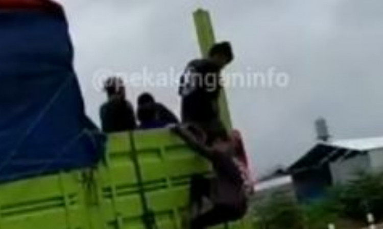 Viral Anak-anak Lompat dari Truk yang Sedang Melaju di Pekalongan