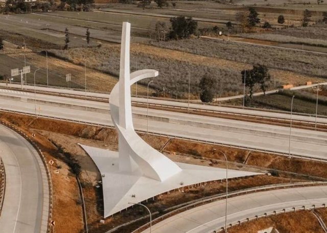 Viral Tugu Gerbang Tol Madiun Mirip Lambang Palu Arit