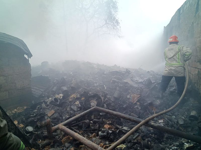 Kebakaran Lapak Rongsok di Depok Hebohkan Warga