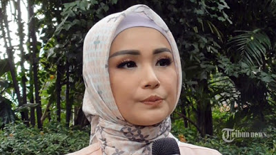 Sudah Berhijab, Artis Cantik Ini Jadi Korban Begal Payudara Sampai Gak Bisa Teriak!