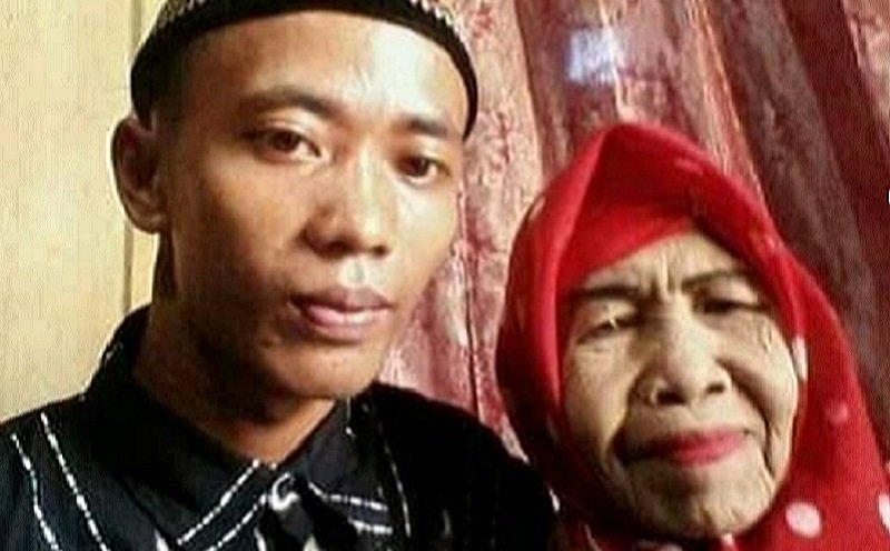 Selisih 40 Tahun, Nenek Ini Buat Heboh karena Nikahi Pemuda 25 Tahun