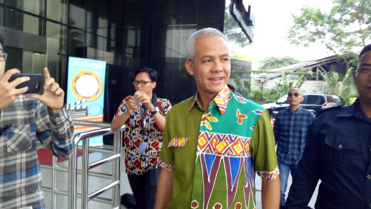 Ganjar Pranowo Pamer Kemesraan, Netizen: Tanda-Tanda Mau Beli PS 5