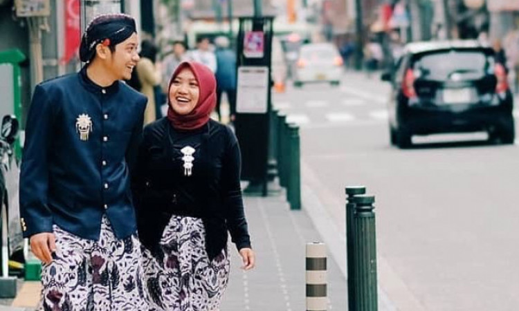 Fotografer Ungkap Alasan Penggunaan Pakaian Adat Jawa dalam Foto Pre-Wedding yang Viral