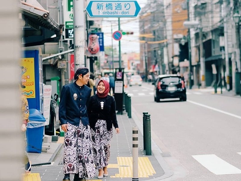 6 Fakta Foto Prewedding Busana Adat Jawa Tengah di Jepang yang Viral