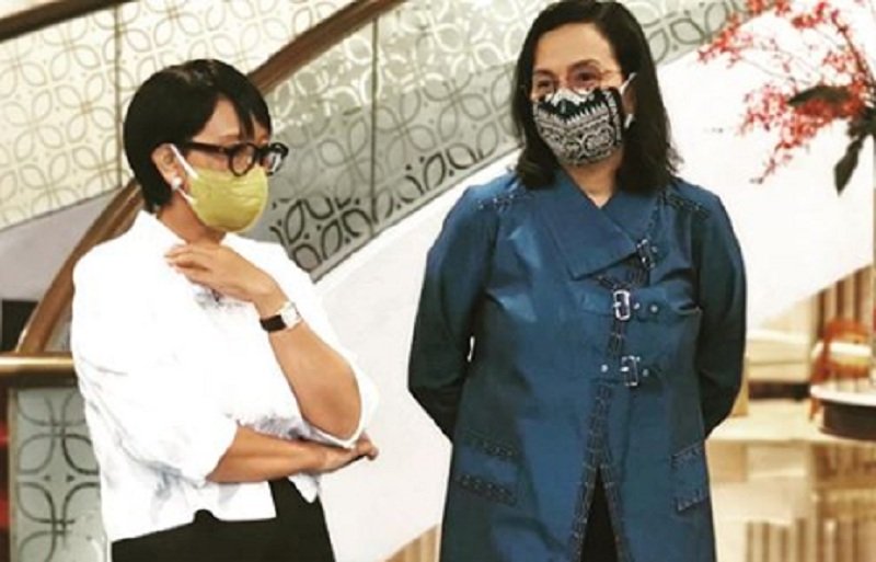 40 Tahun Pertemanan Sri Mulyani-Retno Marsudi, Netizen: Friendship Goals