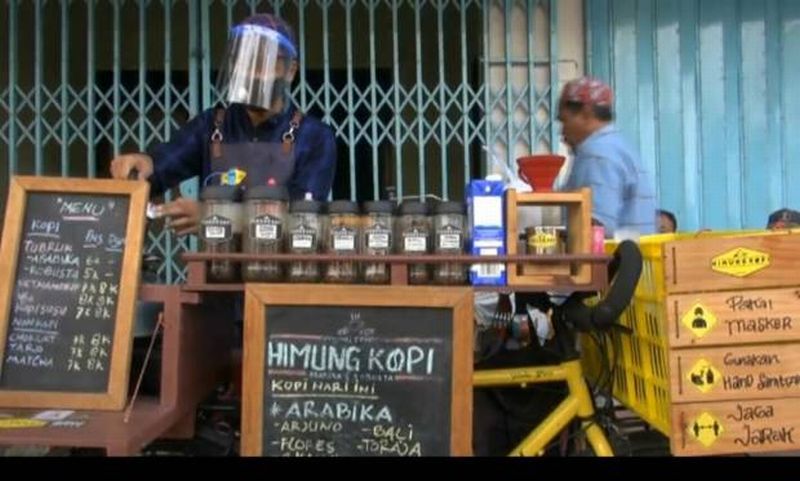 Viral Kopi Dijajakan di Atas Sepeda, Harga Kaki Lima Rasa Bintang Lima