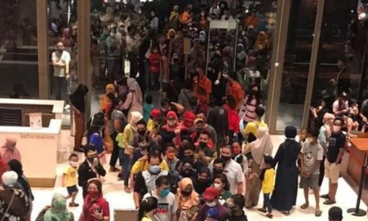 Viral, Pengunjung Mall Tentrem Membludak dan Abaikan Protokol Kesehatan Covid-19