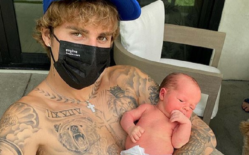 Momen Justin Bieber Gendong Bayi, Netizen: Sudah Cocok Jadi Ayah