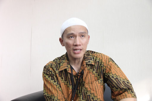 Sempat Pindah-Pindah Keyakinan dan Tak Percaya Tuhan, Ustad Kondang Ini Akhirnya Memeluk Islam!