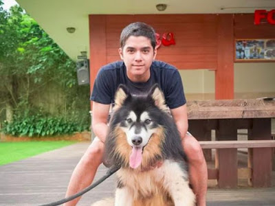 Al Ghazali Foto Mesra Dengan Anjing, Netizen Malah Ribut! "Orang Islam Kok Pelihara Anjing!"