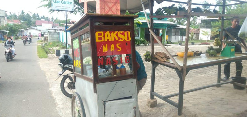 Pedagang Bakso yang Viral Terkena Tendangan "Kung Fu" Terharu Dapat Rezeki dari Masyarakat